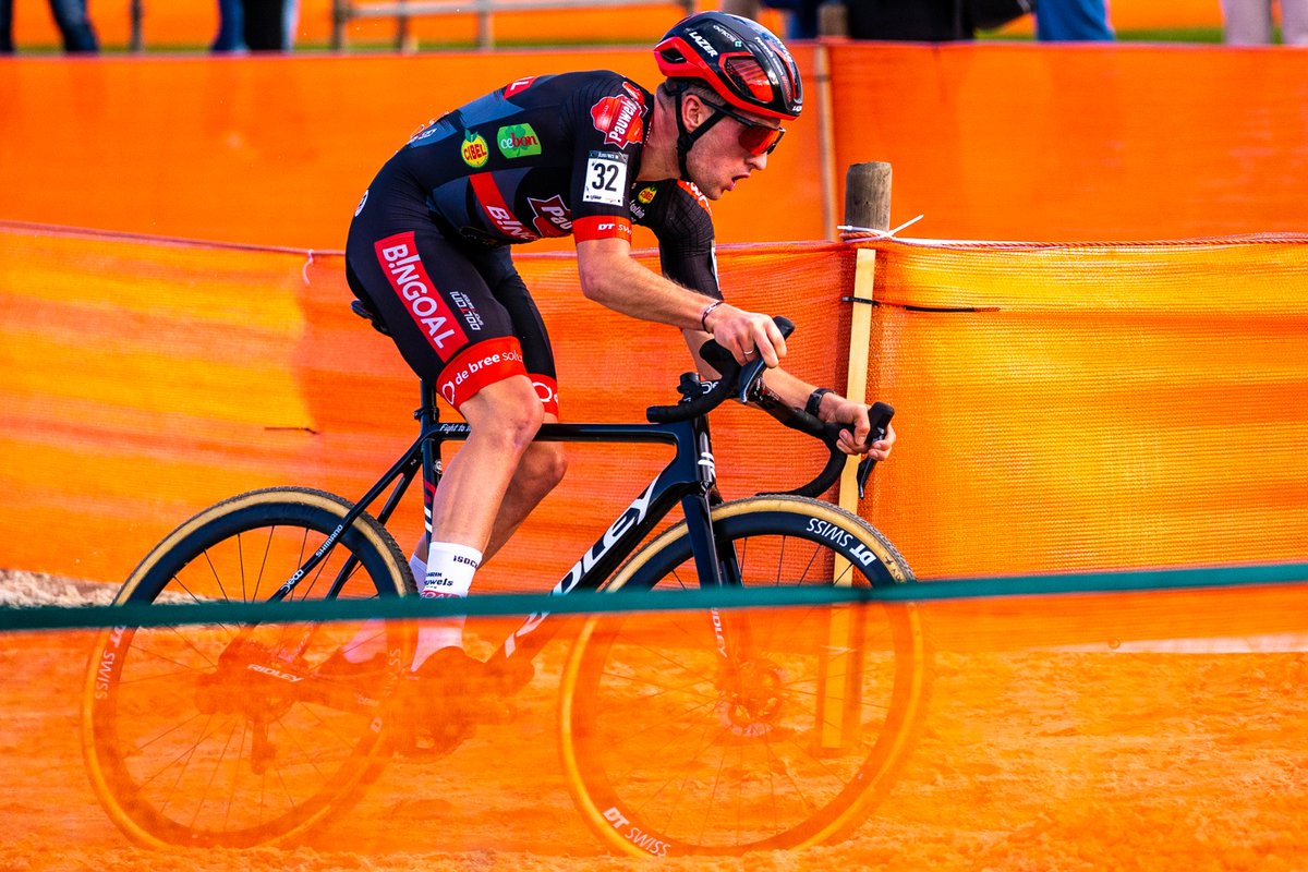 Na 2 crossen in Spanje, de GP Oisterwijk is het nu te doen in Tábor 🇨🇿. Namens Nederland komt <a href="/_ryankamp/">Ryan Kamp</a> om 15.10u in actie. We zijn benieuwd of hij ook hier zijn goede benen kan tonen. We hopen het! 📺 Eurosport inschakelen om de cross te zien! HUP RYAN! @PS_BG_CT #cyclocross