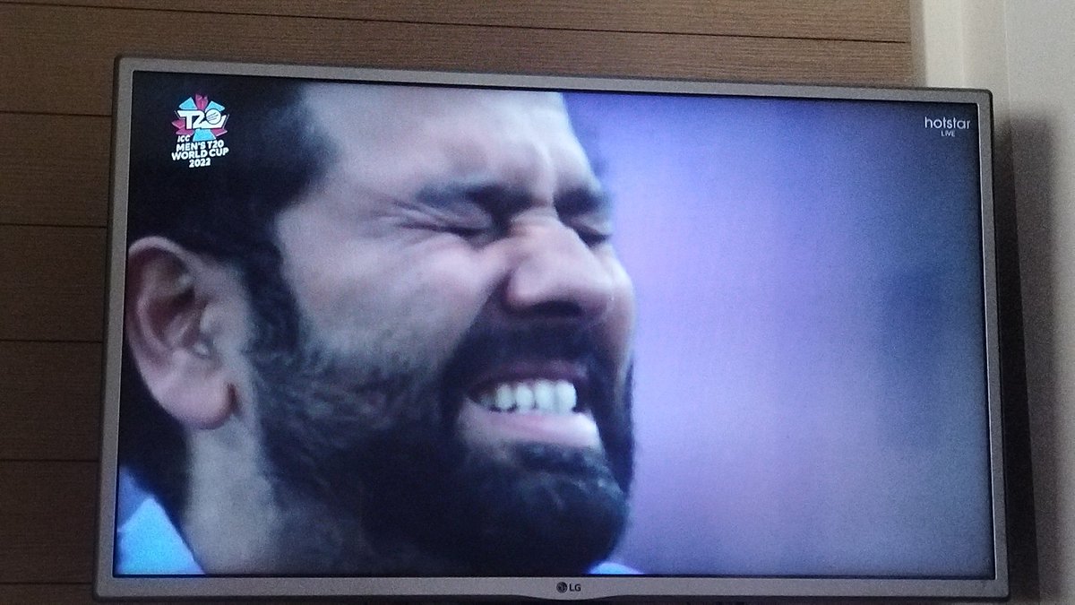 Imdevvvofficial's tweet photo. @ImRo45  🇮🇳❤️🥺

#indvspakmatch 
#INDvPAK 

Backing Our captain.
BRING it home.

CHAK DE INDIA 🇮🇳🇮🇳🇮🇳 https://t.co/zQ5qJdHNET