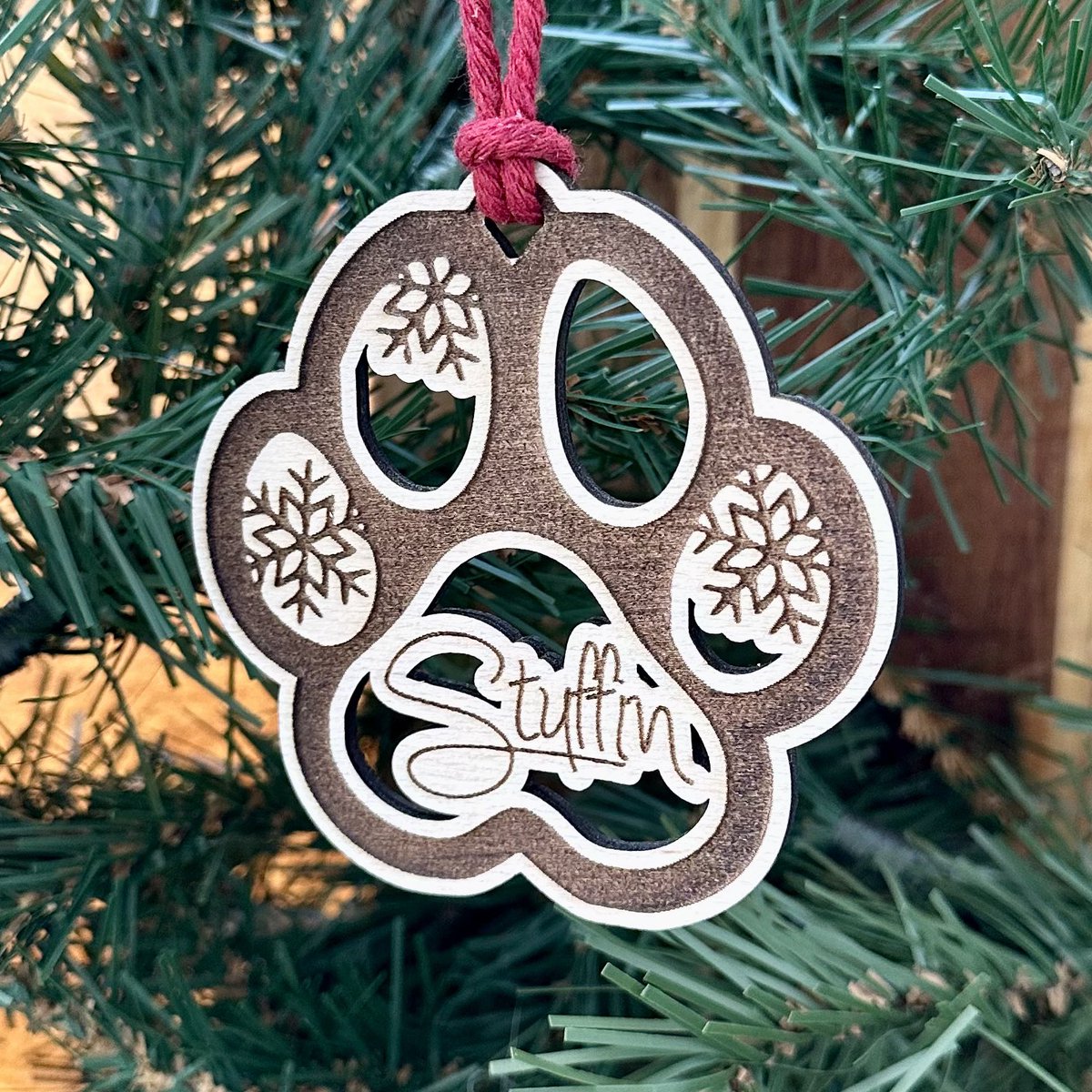DogStuffin's tweet photo. Hoodad made this Christmas decoration for me, it’s got my name and everything 🤎 (full disclosure he makes  things like this) 🐶🤎🤎 #dog #DogsofTwittter #christmas #xmas https://t.co/xmP1Ziu1C3