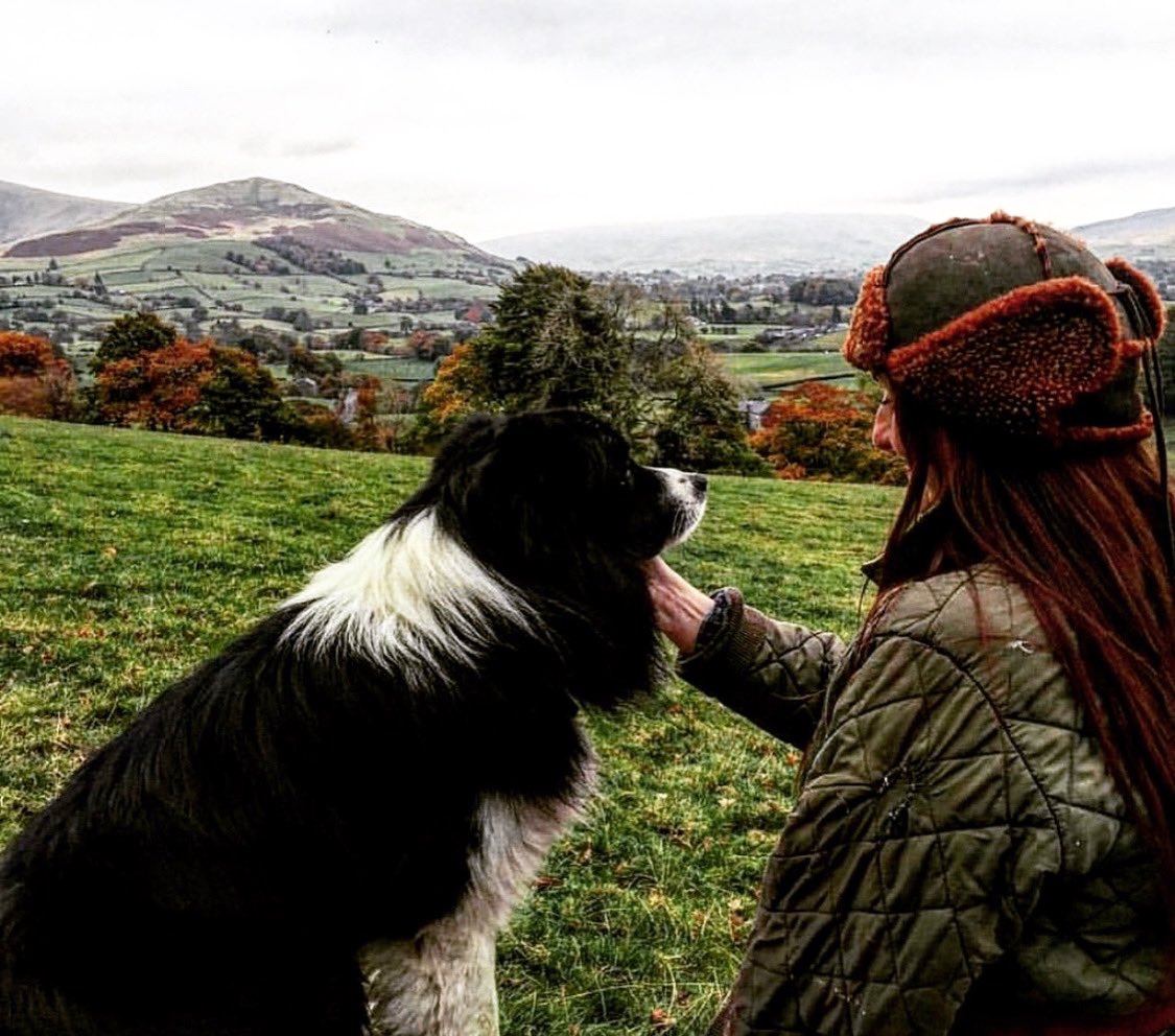 woolismybread's tweet photo. Good morning Sunday … cooler damp air creeps in .. much loved and lived in hats and old coats are once more worn … 🍂🐑🍂🐑🍂🐑🍂🧡#shepherdess #yorkshiredales #daleswoman #farm #sheepdog #dales #nature #autumn https://t.co/jTupqyk1Ai