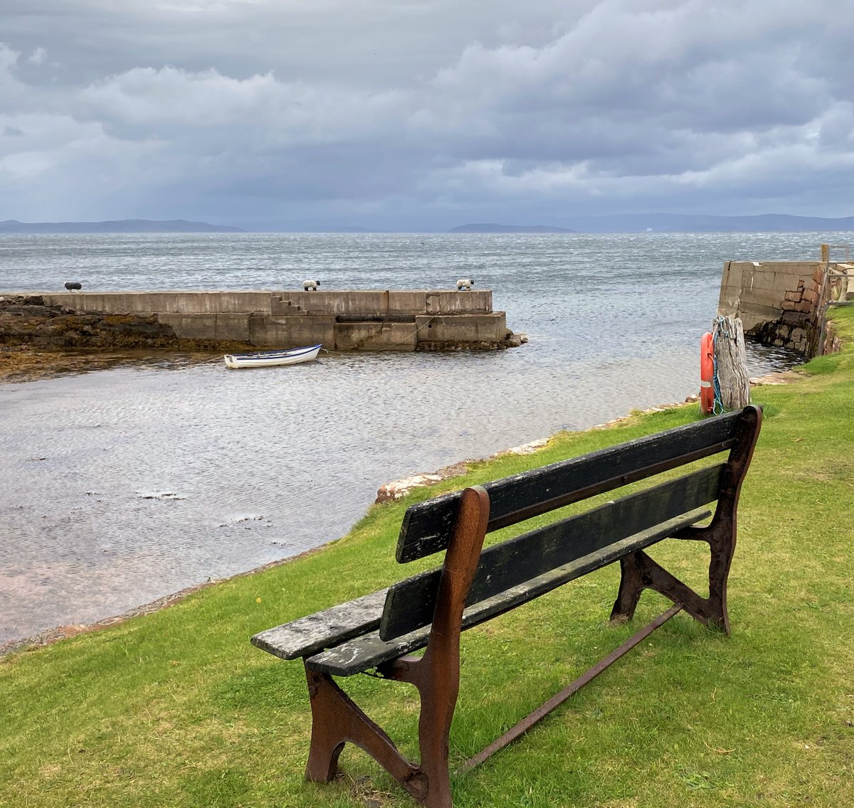 LizzieHelenMay's tweet photo. #pewswithviews Bench overlooking one of Corrie's 2 harbours #Arran. It was built for shipping out locally quarried sandstone - long ceased. A unique feature is the sheep shaped bollards - these were created for the #Glasgow Garden Festival in 1988 &amp; moved here afterwards. https://t.co/QKRm6dM4rD