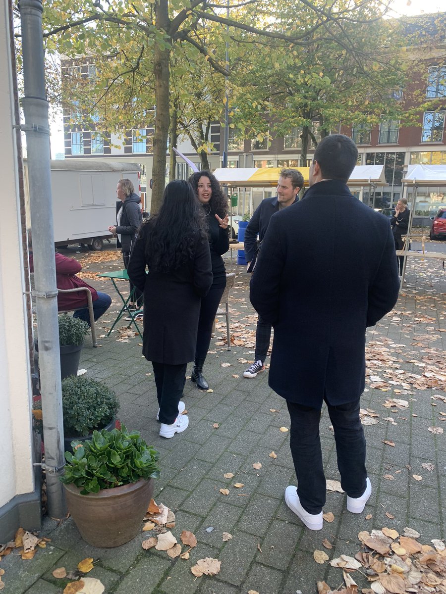 lbood's tweet photo. #Veranderen werkt beter met verhalen en kunst. In gesprek met ‘onze kapitein’ van MS Noordereiland (ja we zijn een schip), Tante Nino van de achtertuin én Ranya organiseerde speeddates over klimaat #jongeren

Terugblik 4/5
#watermarkt #buurt #klimaat #kunst #storytelling https://t.co/6reotcDsap