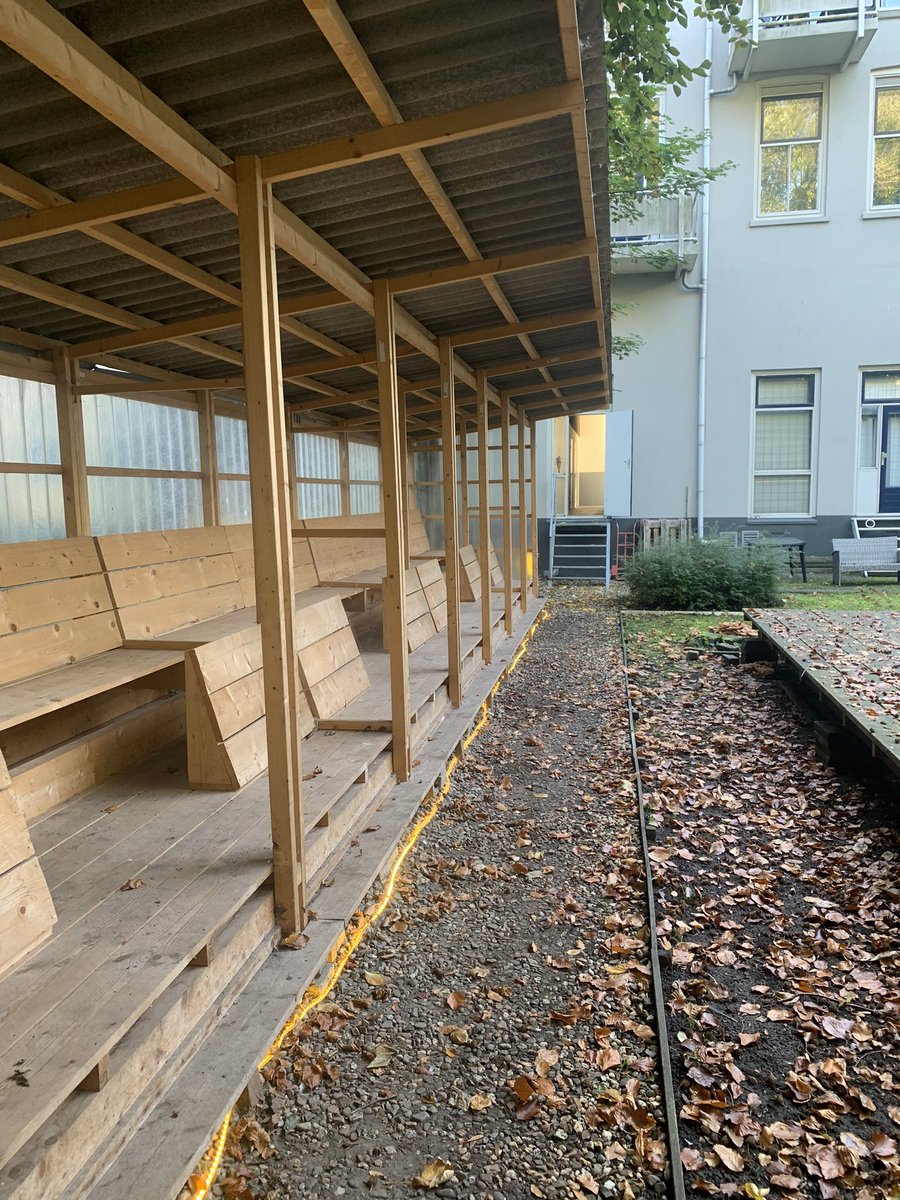 lbood's tweet photo. #Veranderen werkt beter met verhalen en kunst. In gesprek met ‘onze kapitein’ van MS Noordereiland (ja we zijn een schip), Tante Nino van de achtertuin én Ranya organiseerde speeddates over klimaat #jongeren

Terugblik 4/5
#watermarkt #buurt #klimaat #kunst #storytelling https://t.co/6reotcDsap
