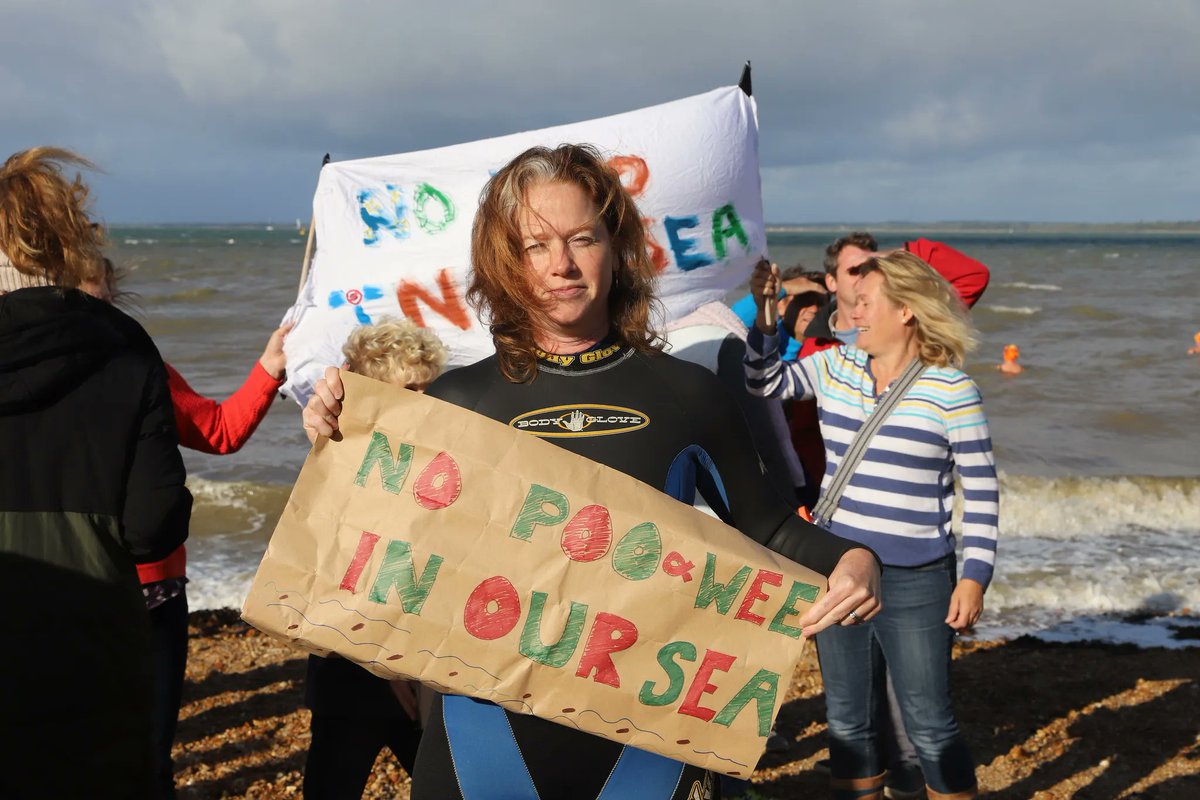 sascampaigns's tweet photo. Water companies are in the spotlight like never before thanks to a wave ocean activists, water lovers and campaigners using their collective voice to demand change. 💪🌊

We're stoked to see communities like Gurnard joining the call to #EndSewagePollution.

📷: Richard Murphy https://t.co/V1PDDKKfrt
