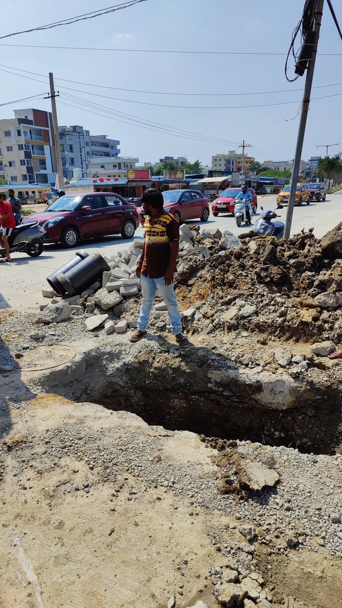 Alfred_Vivek's tweet photo. @KTRTRS @KTRoffice @AmeenpurM @AmeenpurTRS @GHMCOnline @HMDA_Gov @trspartyonline This is to bring to your notice that, after a long wait for good road which was finally taken up by HMDA in the Greenfield colony Ameenpur, today this is the situation of the same road today. https://t.co/PN1A2RABOo