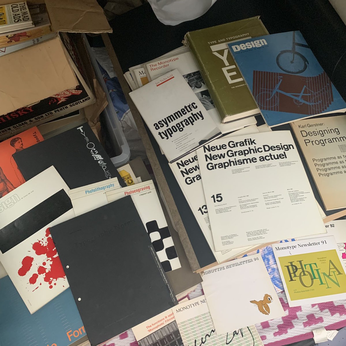 ThePrintArkive's tweet photo. Road trip haul…
#typographica #herbertspencer #anthonyfroshaug #typographicform #designmagazine #industrialdesign #jantschichold #asymemmetrictypography #neuegrafik #josephmullerbrockmann #hansneuburg #carlosvivarelli #karlgerstner #designingprogrammes #monotype https://t.co/AhNsq5rley