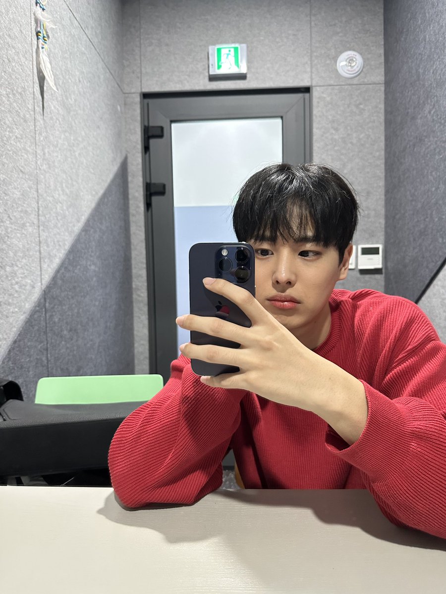 NewWorld_VICTON's tweet photo. [#병찬] 요즘 날씨가 많이쌀쌀한데
다들 감기걸리지않게 조심~!!💛 https://t.co/sEP0PD0U9Y