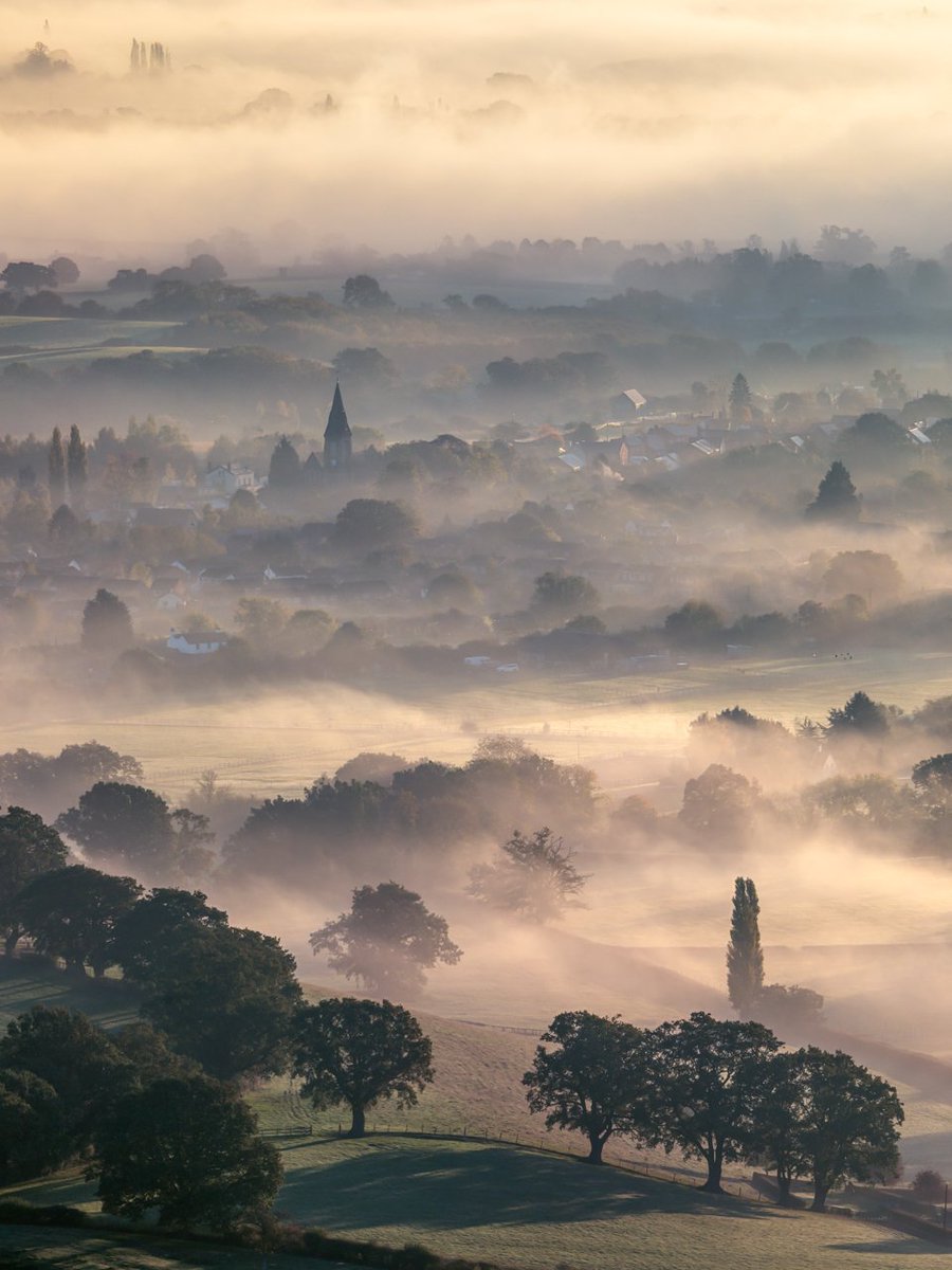 Well, I've only gone and got me a 'Highly Commended' in landscape photographer of the year 2022!

This is rarified ground for me. Congrats to all the other winning entrants. There are some fine images this year.

A misty view of Welland from the Malvern Hills #lpoty