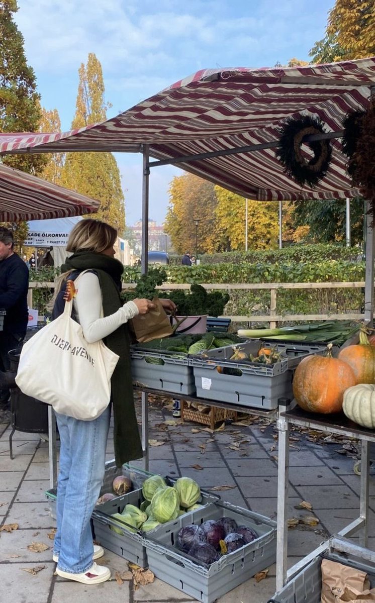 carrie bradshaw tweet media