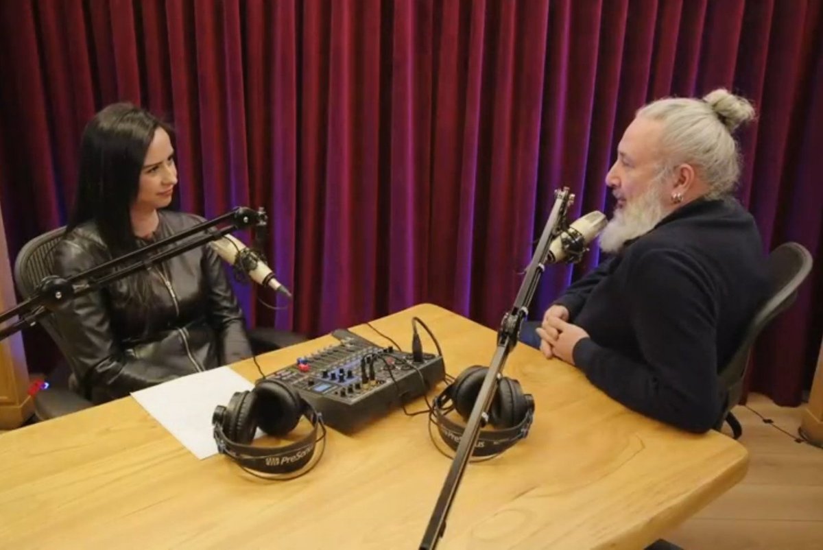 devrimdanyal's tweet image. Pazar izlencesinde bu hafta @CoinDeskTurkiye ekranlarında sevgili @DrHaleCideDemir ile #DAOTalks&apos;da #NFT sohbetimizi izleyebilirsiniz😉👇

youtu.be/OJntDxT7am4 🎬

#Blockchain #Metaverse #web3 #kriptopara #Bitcoin #akıllısözleşme #tokenomics #Playtoearn #DAO #DeFi #YapayZeka