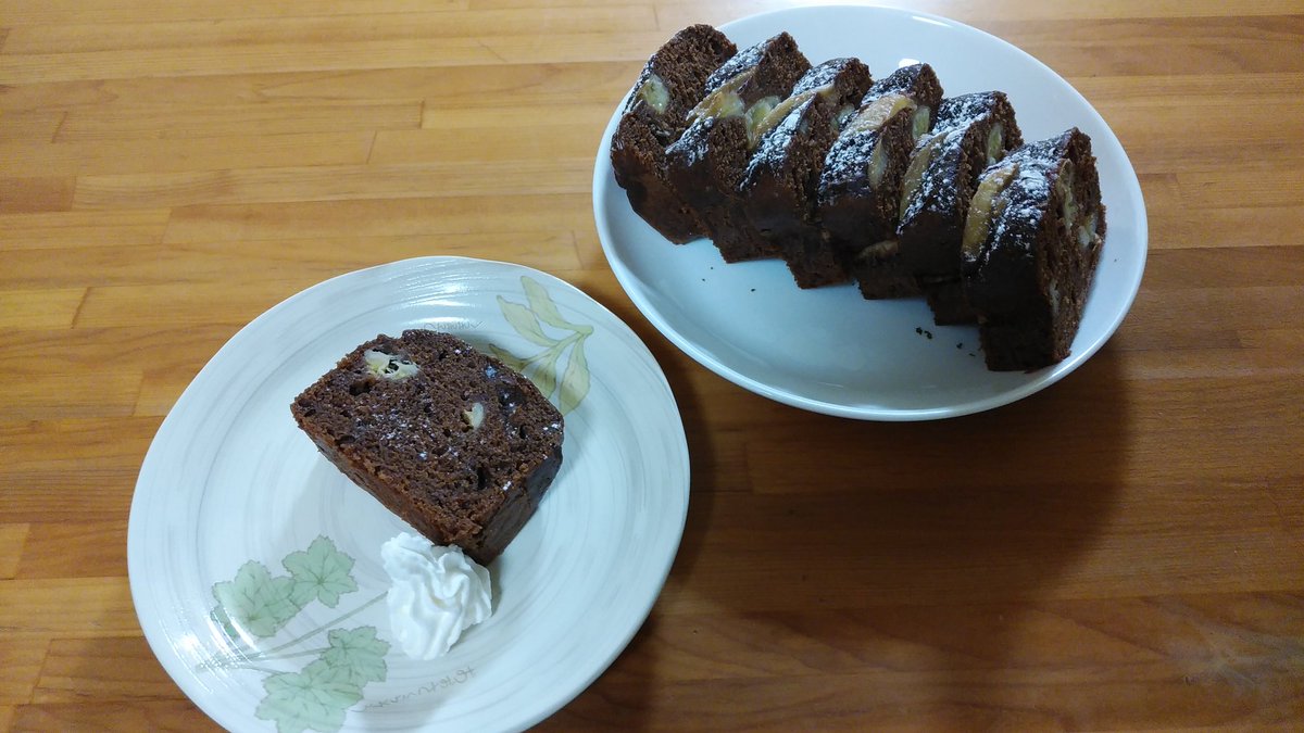 To_Q5soul's tweet photo. パウンドケーキ🍌🍫💕
ゆうチャンネル(@yusecretkitchen )さんの動画を参考にして作りました😆好評💕 https://t.co/Y85d6MKJAR