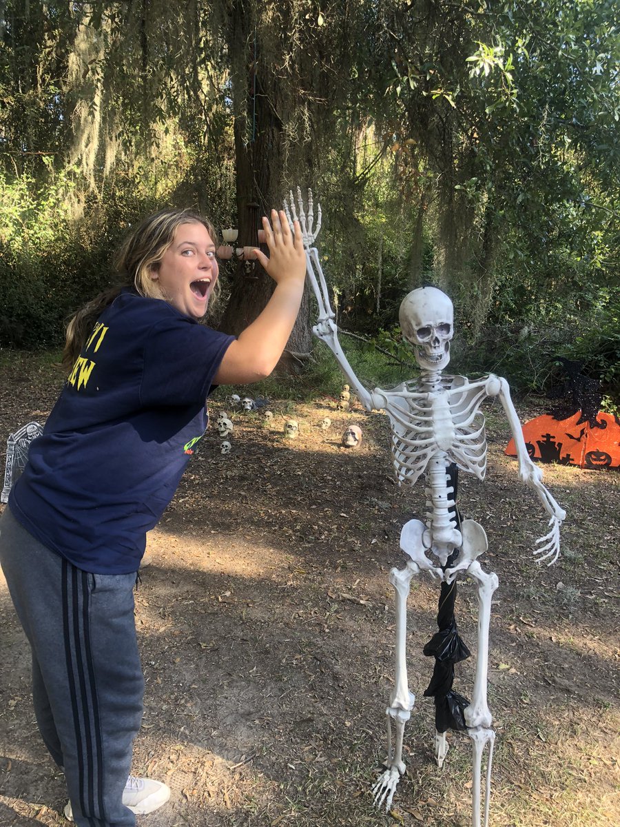 olivia_renee06's tweet photo. getting ready and set up for our HAUNTED TRAIL👻🎃 at cub haunted!! i love scouts BSA and all the opportunities and experiences it gives me.🤍 https://t.co/LZZlzbO9sB