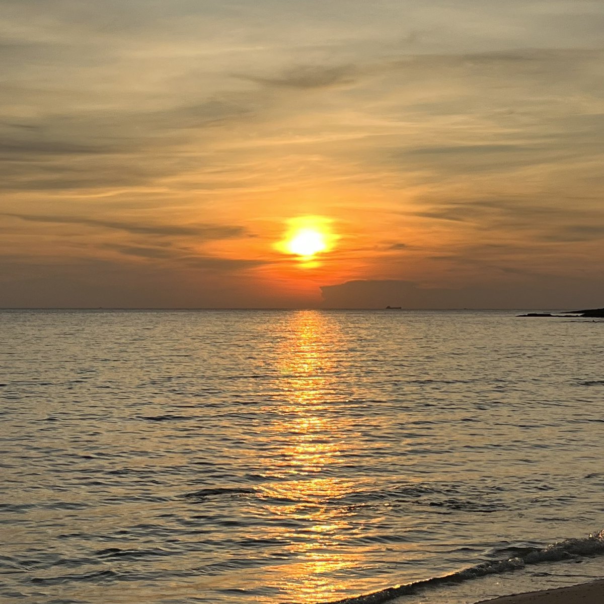 gongjag's tweet photo. บรรยากาศยามเย็น… 🏝️
#บรรยากาศยามเย็น #เกาะกูด #ตราด #ประเทศไทย #sunset #kokut #trat #thailand https://t.co/eAlqRAq4SZ