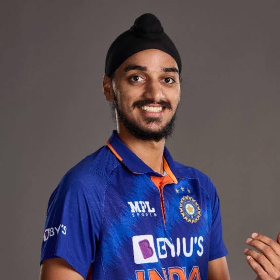 heliumhitesh's tweet photo. #INDvPAK

Sardars who becomes nightmare for Pakistan.
#arshdeepsingh https://t.co/kRMmHW0GZr