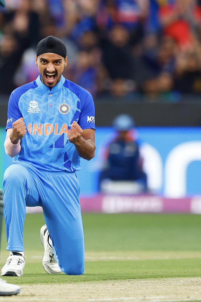 keerthi199509's tweet photo. From dropping catch against Pakistan in AsiaCup to bowling out their Openers within the Power Play, call this T20WorldCup as Arshdeep Singh's redemption season! 😍👌🔥

#ArshdeepSingh

#INDvPAK https://t.co/nK7AVM8vJh