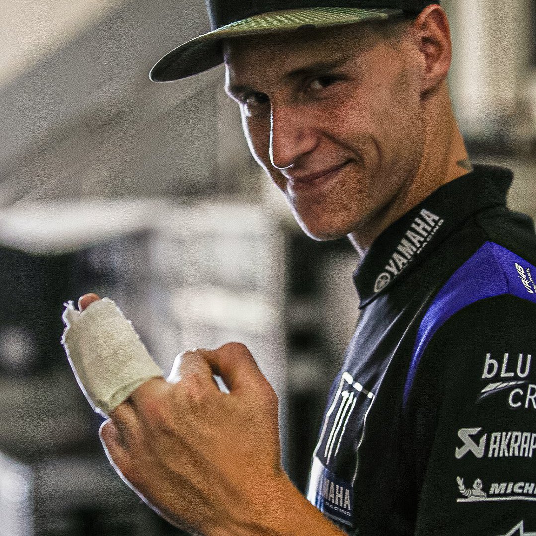 GDeni_'s tweet photo. Ecco in che condizioni Fabio #Quartararo ha tenuto l'assegnazione del titolo a galla fino a Valencia, ditemi voi se questo non รจ il pilota migliore in griglia
#MalaysianGP #MotoGP #Yamaha #MatchPointPecco https://t.co/UvHhjNJL4w