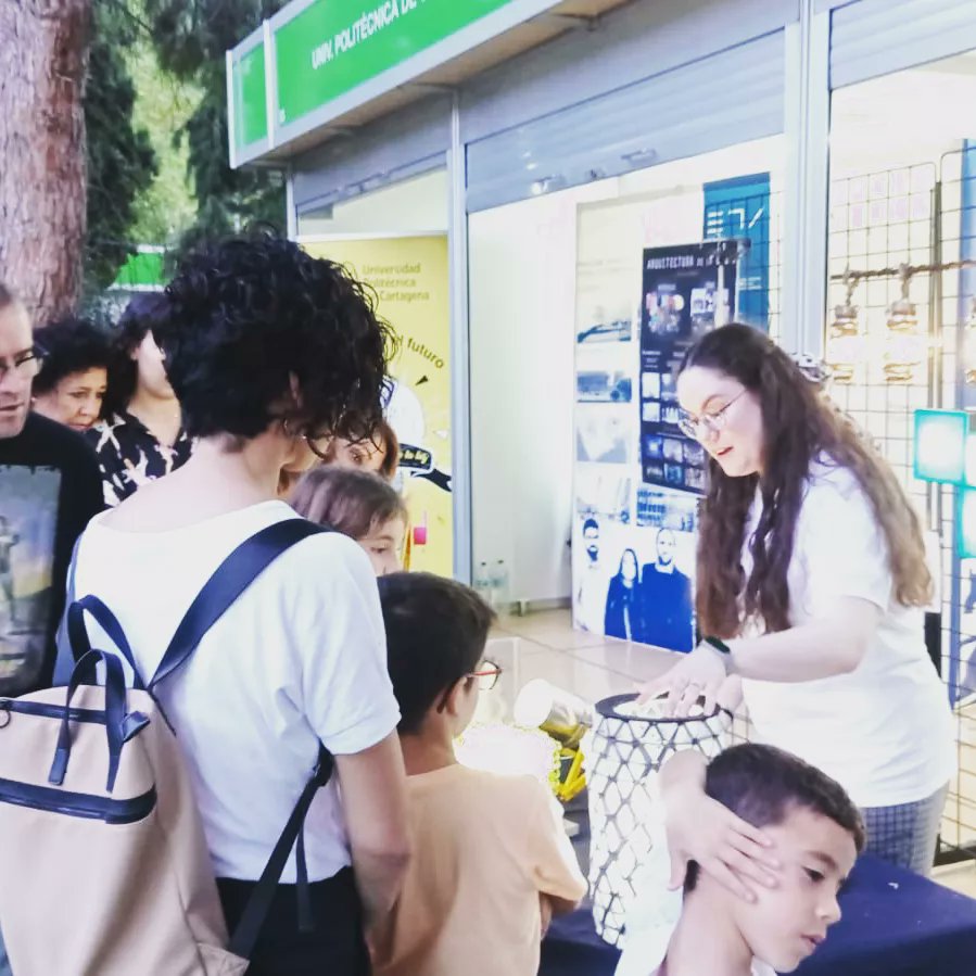 ETSAE_upct's tweet photo. Ayer tuvimos también muchas visitas al stand de la @etsae_upct en la Semana de la Ciencia y la Tecnología #secyt22 de la @FundacionSeneca

¡Esta mañana todavía puedes visitarnos! https://t.co/BwEYKH64wr