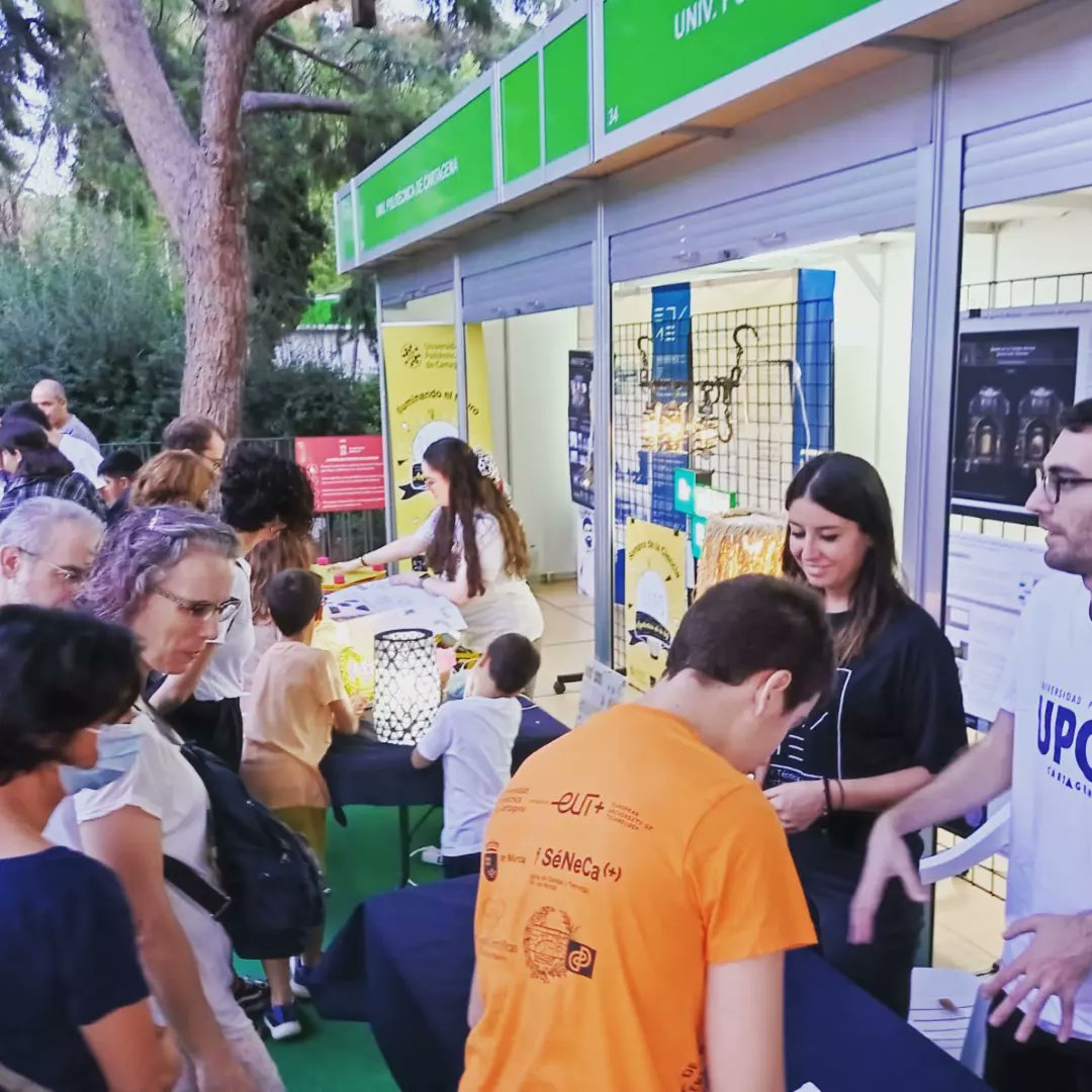 ETSAE_upct's tweet photo. Ayer tuvimos también muchas visitas al stand de la @etsae_upct en la Semana de la Ciencia y la Tecnología #secyt22 de la @FundacionSeneca

¡Esta mañana todavía puedes visitarnos! https://t.co/BwEYKH64wr