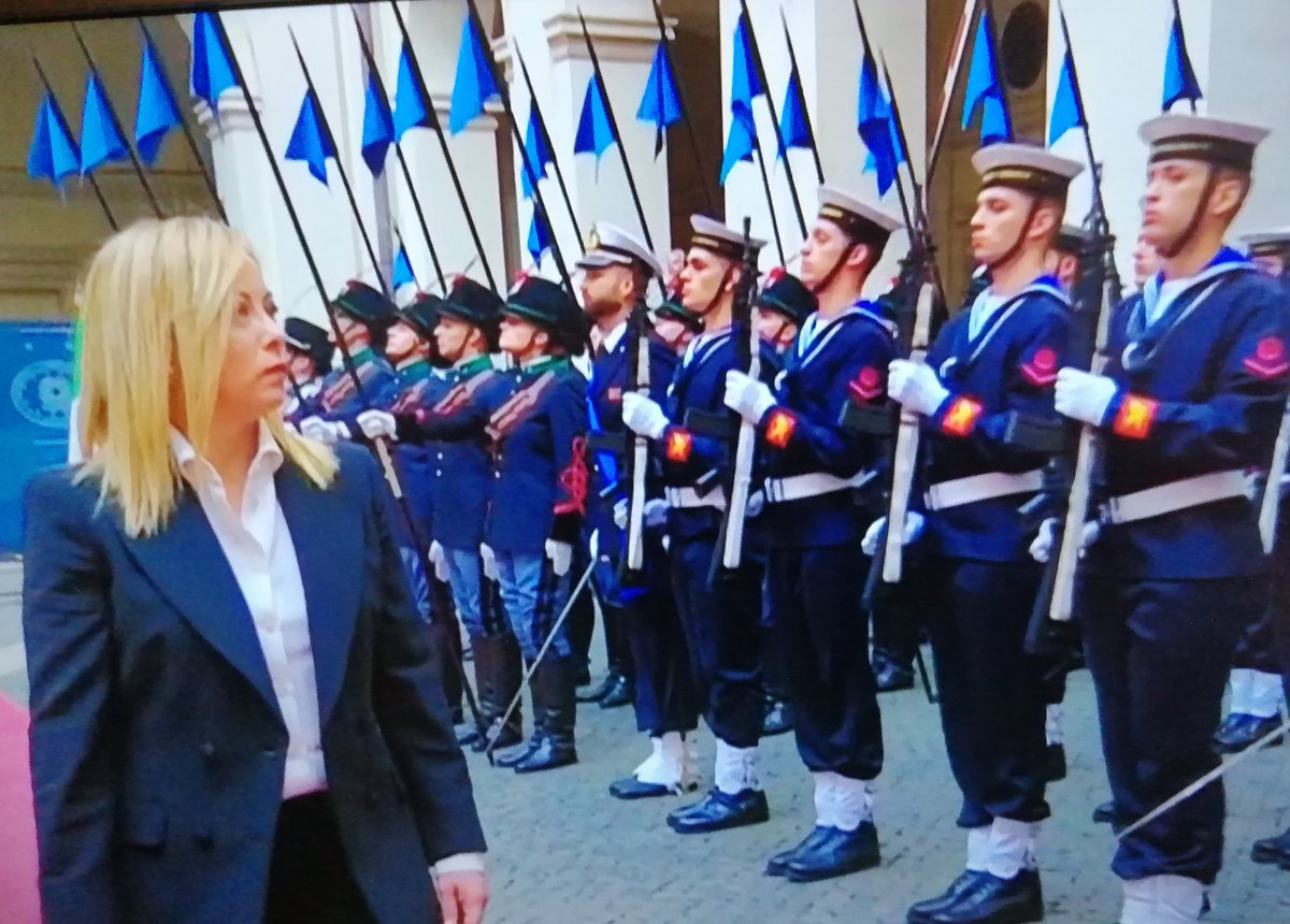 Dite quello che vi pare ma la potenza evocativa di queste immagini è fortissima. 
Spero sia da sprone per tutte.