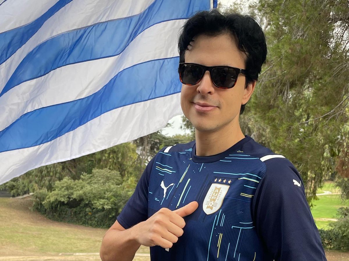 NestorCine's tweet photo. Apoyando a la @f_celeste con la adquisición de camisetas autografiadas por @1_Muslera_25 y @luissuarez9, parte de una especial subasta en LA!

#uruguay🇺🇾 #fundaciónceleste🇺🇾 https://t.co/ZJkAETjlh9