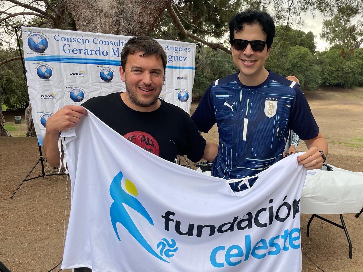 NestorCine's tweet photo. Apoyando a la @f_celeste con la adquisición de camisetas autografiadas por @1_Muslera_25 y @luissuarez9, parte de una especial subasta en LA!

#uruguay🇺🇾 #fundaciónceleste🇺🇾 https://t.co/ZJkAETjlh9