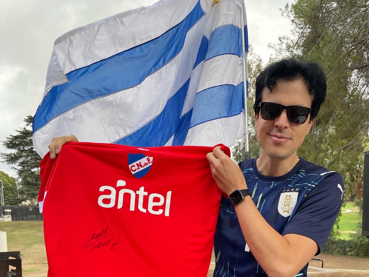 NestorCine's tweet photo. Apoyando a la @f_celeste con la adquisición de camisetas autografiadas por @1_Muslera_25 y @luissuarez9, parte de una especial subasta en LA!

#uruguay🇺🇾 #fundaciónceleste🇺🇾 https://t.co/ZJkAETjlh9