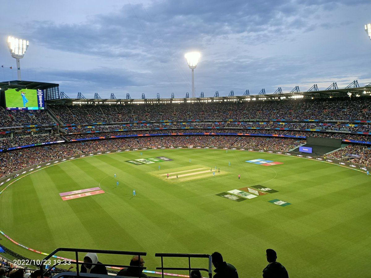 reachtjs's tweet photo. The atmosphere at the 'G' is electrifying #INDvPAK https://t.co/wppaXfTh6a