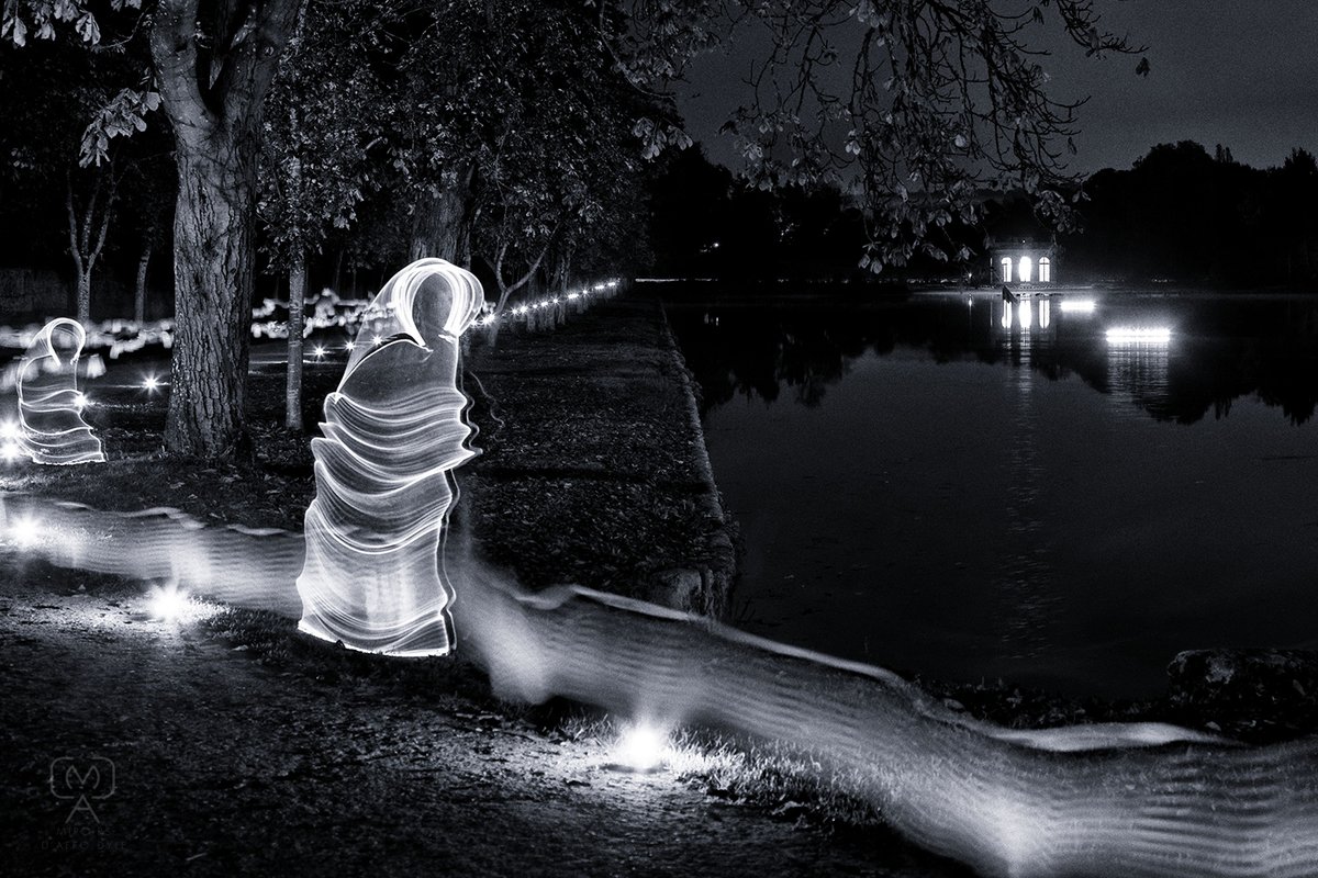 Une jolie déambulation aux #Lampions pour la <a href="/NuitdesChateaux/">Nuit des Châteaux</a> #NuitdesChateaux Mise en lumière et expérience de #Lightpainting