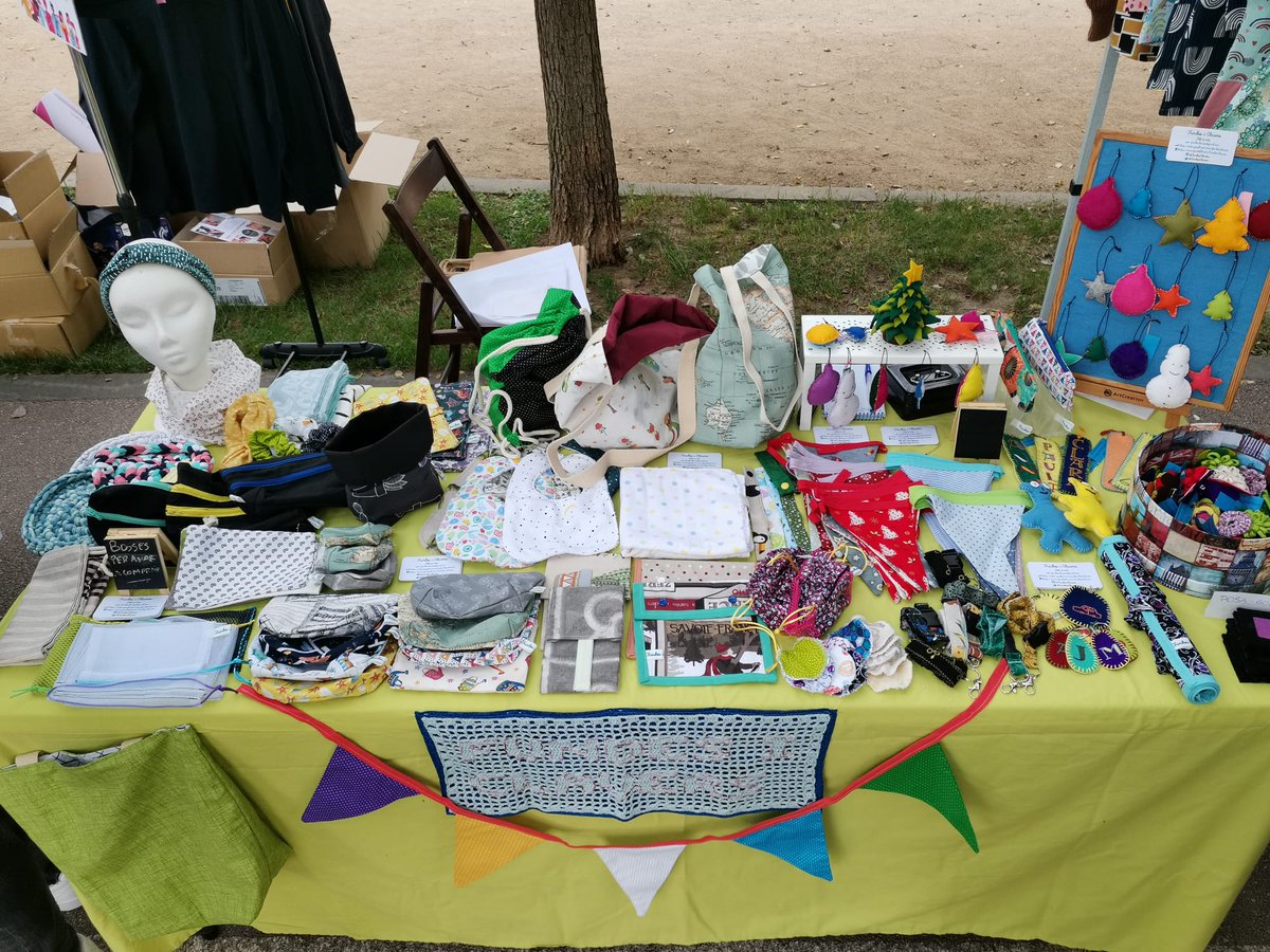 FundesiClauers's tweet photo. Avui som a #santjustalcarrer!
#fundesiclauers #fetamà #cosir #cosiramàquina #handmade #sew #sewing #parada https://t.co/xjm3KM99Qj