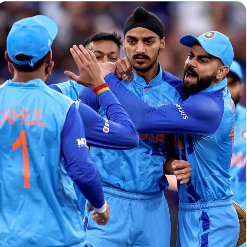 surendra_mina's tweet photo. आज छा गये अर्शदीप👍
#INDvPAK 
#ViratKohli𓃵 
#RohitSharma𓃵 https://t.co/r2tKvSLwcp