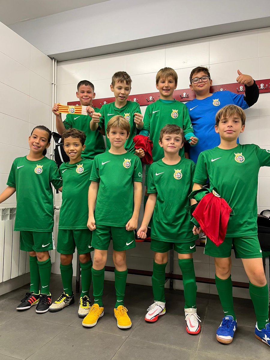 CERDANYOLAFC's tweet photo. Bon dia #verds! Quan dèiem que el nostre #futsal⚽️ està on fire és que està on fire🔥 Victòria del nostre Sènior B i el nostre AA!
I aquesta tarda tothom a #Guiera a animar als homes de @SantiMISTER1980 . Només falten ells per apuntar-se a la festa☺️
#somhiverds💚 https://t.co/7RYxrinZQP