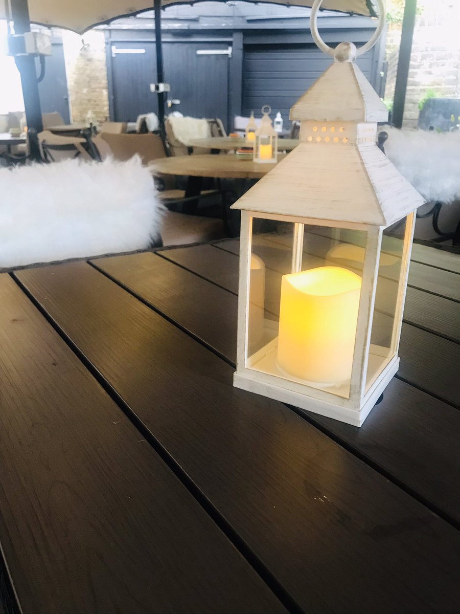 hare_hounds's tweet photo. It’s been a busy week getting ready for Winter as we welcome back our stretch tent. Heated, lit &amp; decked with comfy cushions, snuggle blankets &amp; hot water bottles. Winter is officially our favourite season #stretchtent #winterfication #extraseating #cozy #takeaseat @youngspubs https://t.co/JAl84fv9di