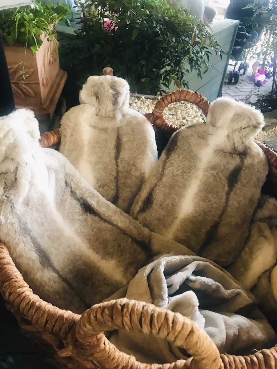 hare_hounds's tweet photo. It’s been a busy week getting ready for Winter as we welcome back our stretch tent. Heated, lit &amp; decked with comfy cushions, snuggle blankets &amp; hot water bottles. Winter is officially our favourite season #stretchtent #winterfication #extraseating #cozy #takeaseat @youngspubs https://t.co/JAl84fv9di