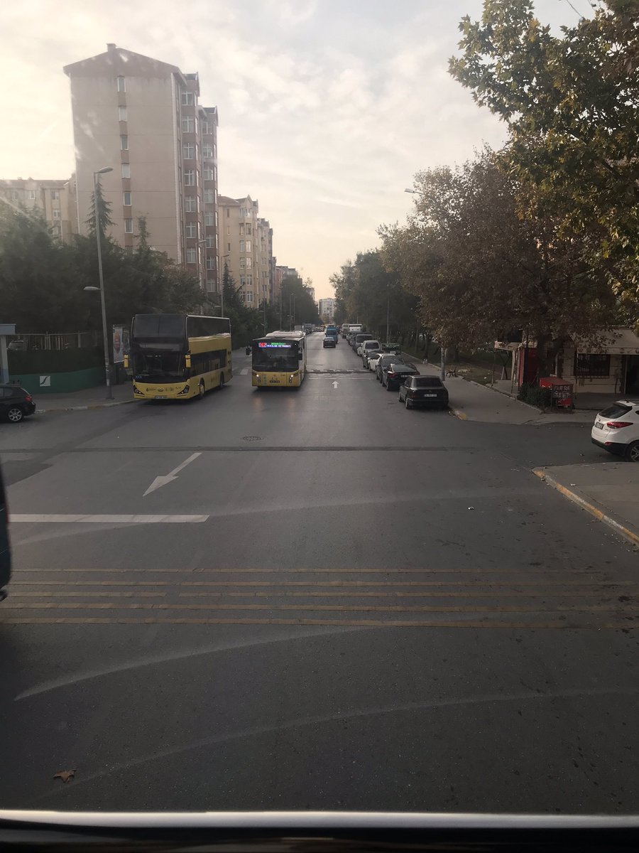 küçüklükten beri hep bu anın hayalini kurdum, inanarak çıktığım bu yolda hiçbir zaman pes etmeden basamakları teker teker çıktım ve artık olmak istediğim yerdeyim (çift katlı otobüsün ön koltuğu)