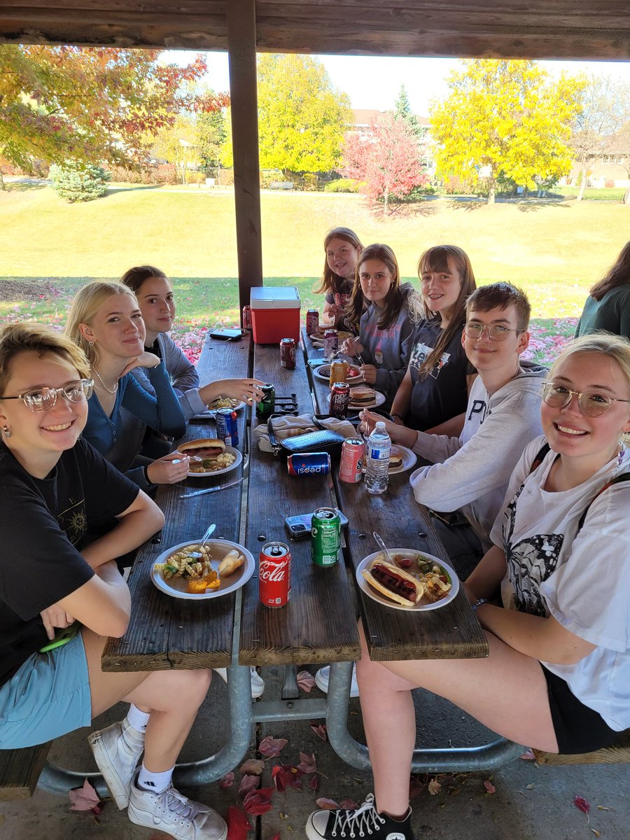 VJAGermany's tweet photo. What a great end to an amazing 2 weeks! We had perfect weather for our goodbye BBQ.🇩🇪🇺🇲🌭 @AndrewHS_d230 @VJAGermanClub https://t.co/e7H9kuXXOk
