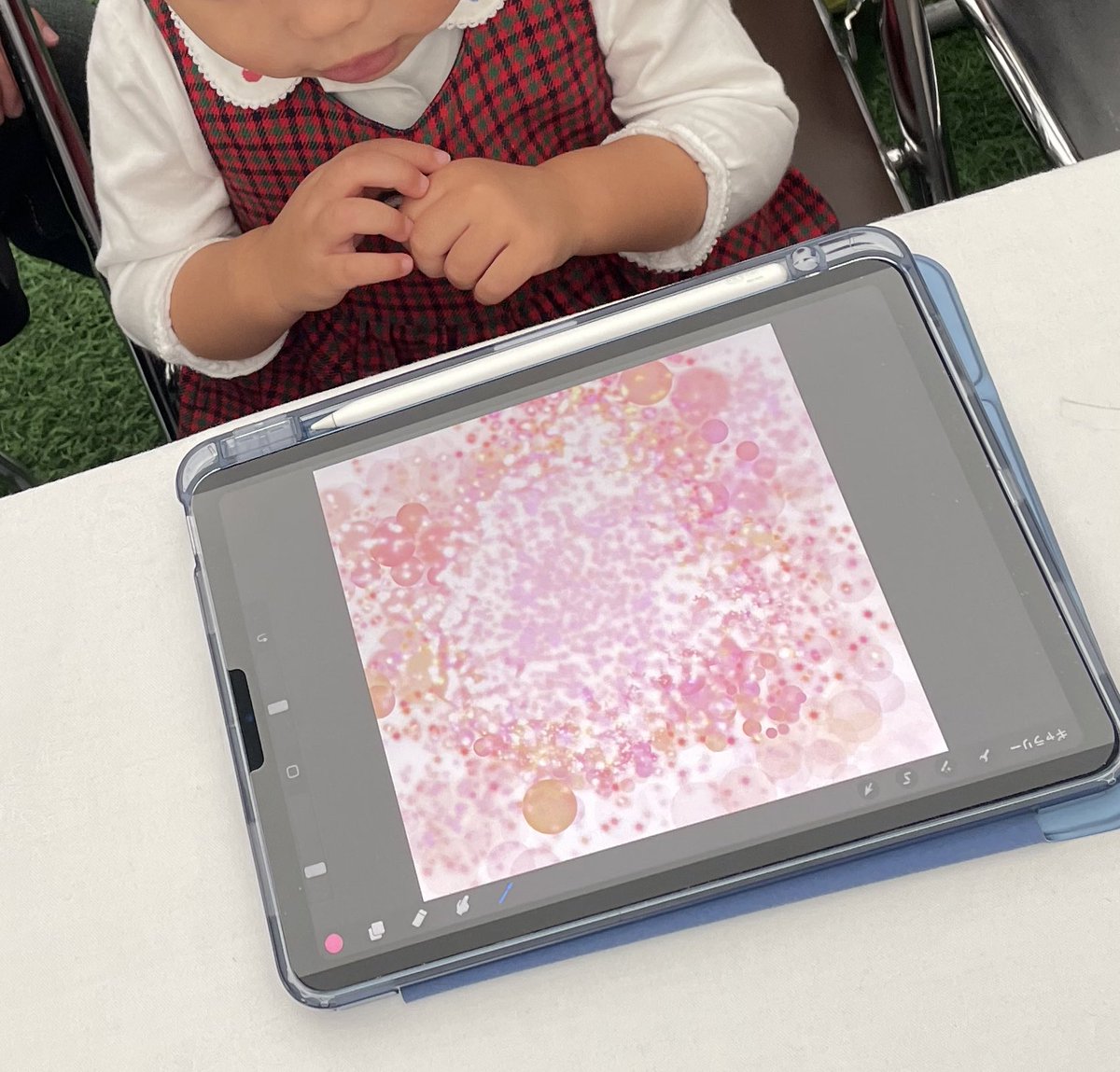 ipadfun_'s tweet photo. 2歳の子から
中学生の子まで
みんな夢中で楽しんでくれました✨
大人には描けない
線、配色、バランス、
それぞれ最高!!✨✨✨
#クリエイターズ2022
#iPadfun!
#デジタルアート教室
#digitalart https://t.co/XZ6NDnLoTA