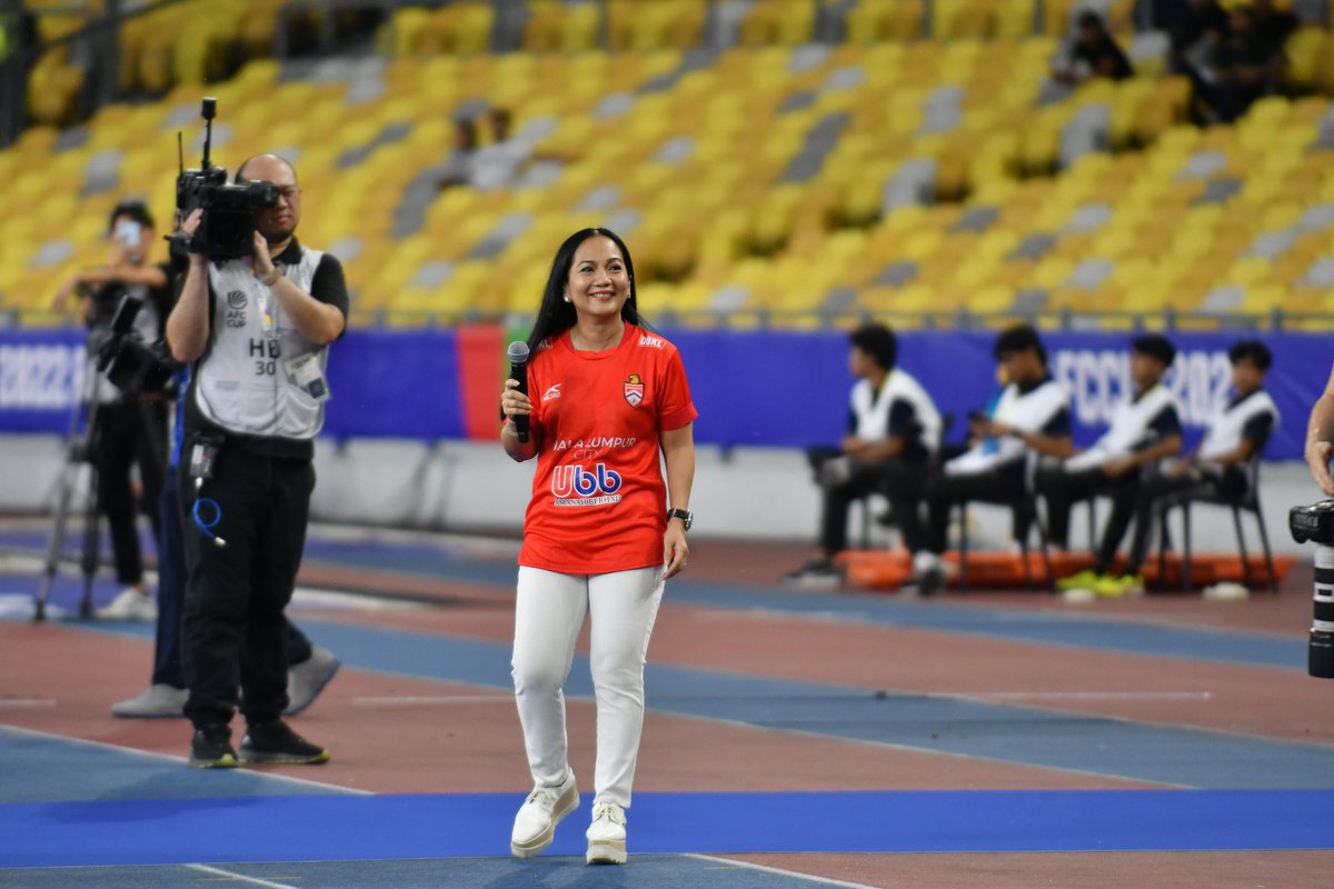 RMunawir's tweet photo. Warm up gambar semalam, Kita belanja teaser dulu... Mata dah berpinau

Thank you @SheilaMajid for SINARAN.....

#sinaran #kualalumpurcityfc #afccup2020 #jengketkeasia #sheilamajid https://t.co/AOIm0IIAUv