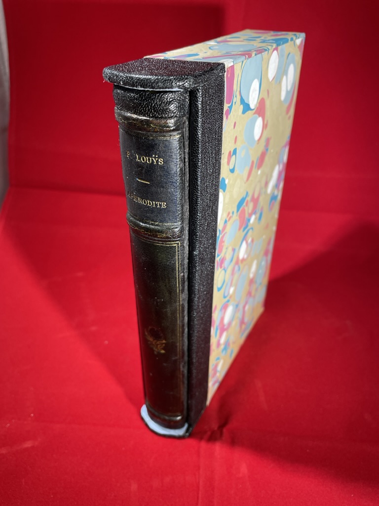 BlackClubBooks's tweet photo. @ArtOfSoulburn I tend to do a slipcase or protective box for all my important books ;) https://t.co/PWBAX0tT5P