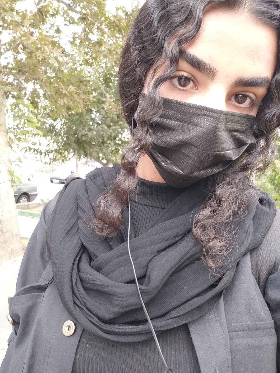 انقدر که خانمها به من زل میزنن آقایون نمیزنن🤕
#زن_زندگی_ازادی