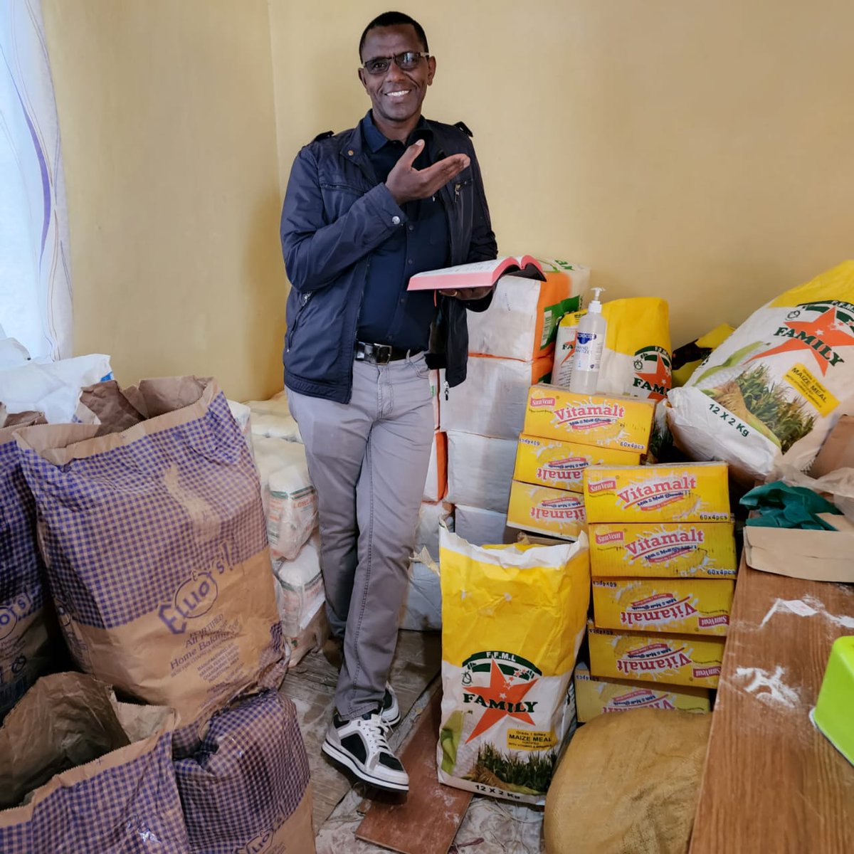 HonKingara's tweet photo. Hebrews 13:16
"And do not forget to do good and to share with others, for with such God is pleased."
Let's join hands to help our brothers and sisters during these difficult times.
#Mtendakazi
#FormNiBottomUp
#KenyaKwanza https://t.co/5CtMGOhI7Y