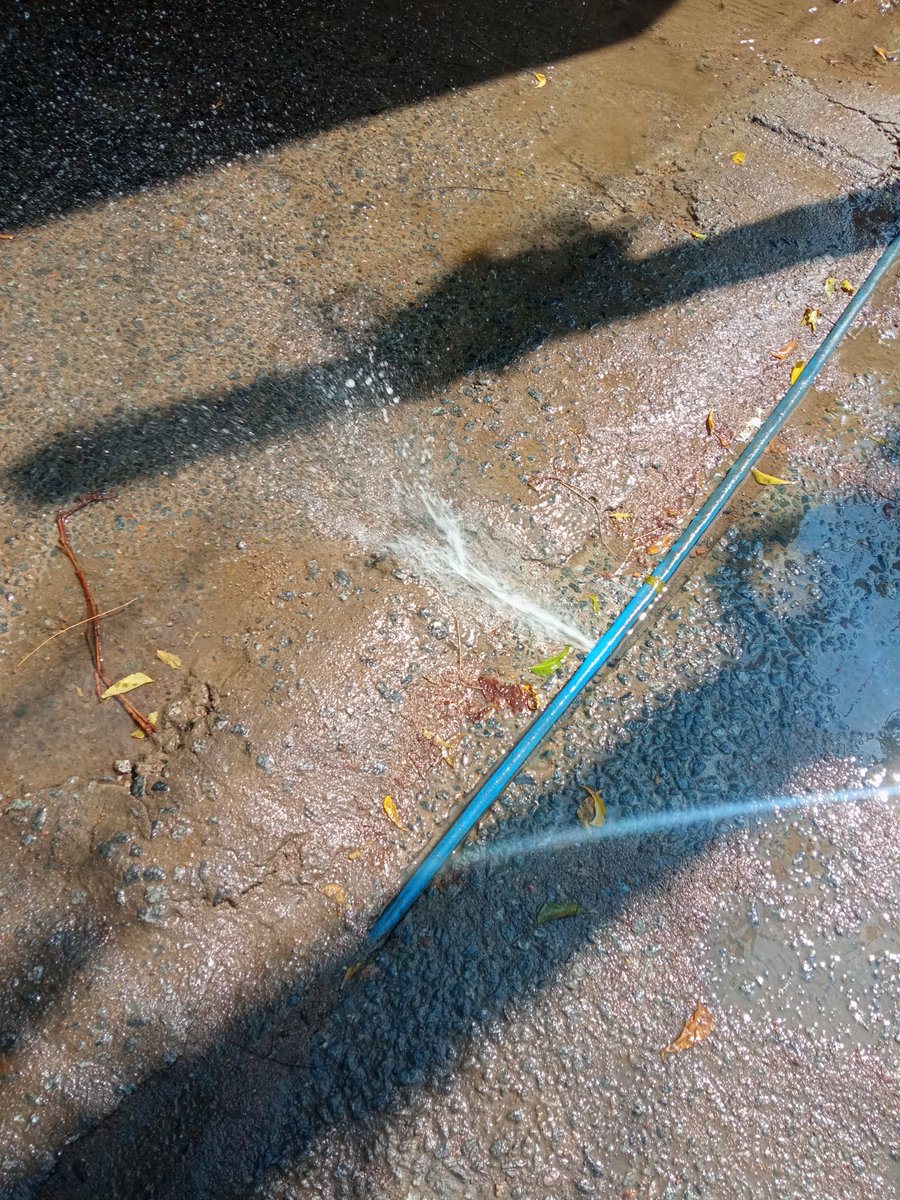 Sri_Chakrapani7's tweet photo. @Collector_KMM @MC_Khammam Backside of Government hospital near drugstore Khammam City. Kindly rectify the water pipe. #save_water @KTRTRS @HarishRaoOffice https://t.co/6W13LNPw5d