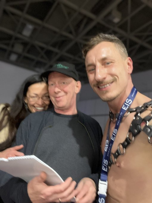 Liebe Gr&uuml;&szlig;e von der Venus Berlin 2022 @Richter_Mueller @OrangeUtane @Weed_Mit_Glied #hanflovederfilm<a class="tags" target="_blank" title="On Twitter" href="/?out=eyJ0eXAiOiJKV1QiLCJhbGciOiJIUzUxMiJ9.eyJpYXQiOjE3MjM3MjQ1NjMsImlzcyI6InR3cG9ybnN0YXJzLmNvbSIsIm5iZiI6MTcyMzcyNDU2MywiZXhwIjoxNzU1MjYwNTYzLCJyZWRpcmVjdF91cmwiOiJodHRwczovL3R3aXR0ZXIuY29tL1JpY2h0ZXJfTXVlbGxlciJ9.EnaOwrP-VGjan5pFO-NRDjACPtpn2IWCJ6bGC7HK7OWVoxyUqddskz499u66wIBoupsXhRHL4qHJXupZKBYpeg">@Richter_Mueller</a><a href="/tag/hanflovederfilm"class="tags"><span>#hanflovederfilm</span></a>