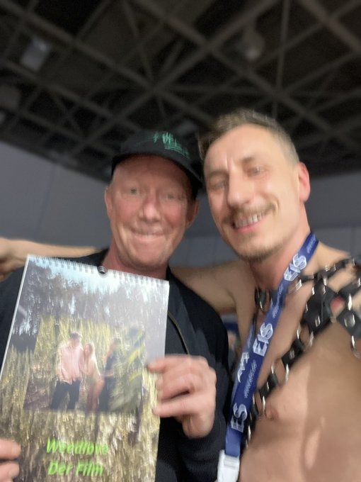 Liebe Gr&uuml;&szlig;e von der Venus Berlin 2022 @Richter_Mueller @OrangeUtane @Weed_Mit_Glied #hanflovederfilm<a class="tags" target="_blank" title="On Twitter" href="/?out=eyJ0eXAiOiJKV1QiLCJhbGciOiJIUzUxMiJ9.eyJpYXQiOjE3MjM3MjQ1NjMsImlzcyI6InR3cG9ybnN0YXJzLmNvbSIsIm5iZiI6MTcyMzcyNDU2MywiZXhwIjoxNzU1MjYwNTYzLCJyZWRpcmVjdF91cmwiOiJodHRwczovL3R3aXR0ZXIuY29tL1JpY2h0ZXJfTXVlbGxlciJ9.EnaOwrP-VGjan5pFO-NRDjACPtpn2IWCJ6bGC7HK7OWVoxyUqddskz499u66wIBoupsXhRHL4qHJXupZKBYpeg">@Richter_Mueller</a><a href="/tag/hanflovederfilm"class="tags"><span>#hanflovederfilm</span></a>