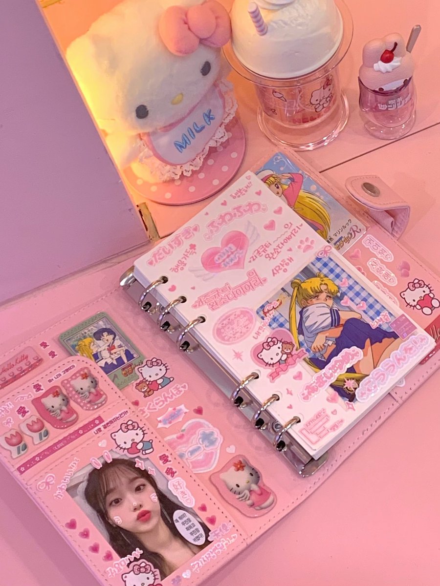 mydeary__'s tweet photo. #Happy_Chuu_day
#오늘도_내일도_행복하츄

어디 하나 사랑스럽지 않은 곳이 없었던 카페🎀🎀 특전들이 너무 사랑스러워서 받자마자 냅다 집어삼킬 뻔。지우에 대한 애정이 가득 느껴져서 카페에 있는 동안 행복했어요  ⸝⸝>  ̫ <⸝⸝ ..♡ https://t.co/Y7grFEKYna