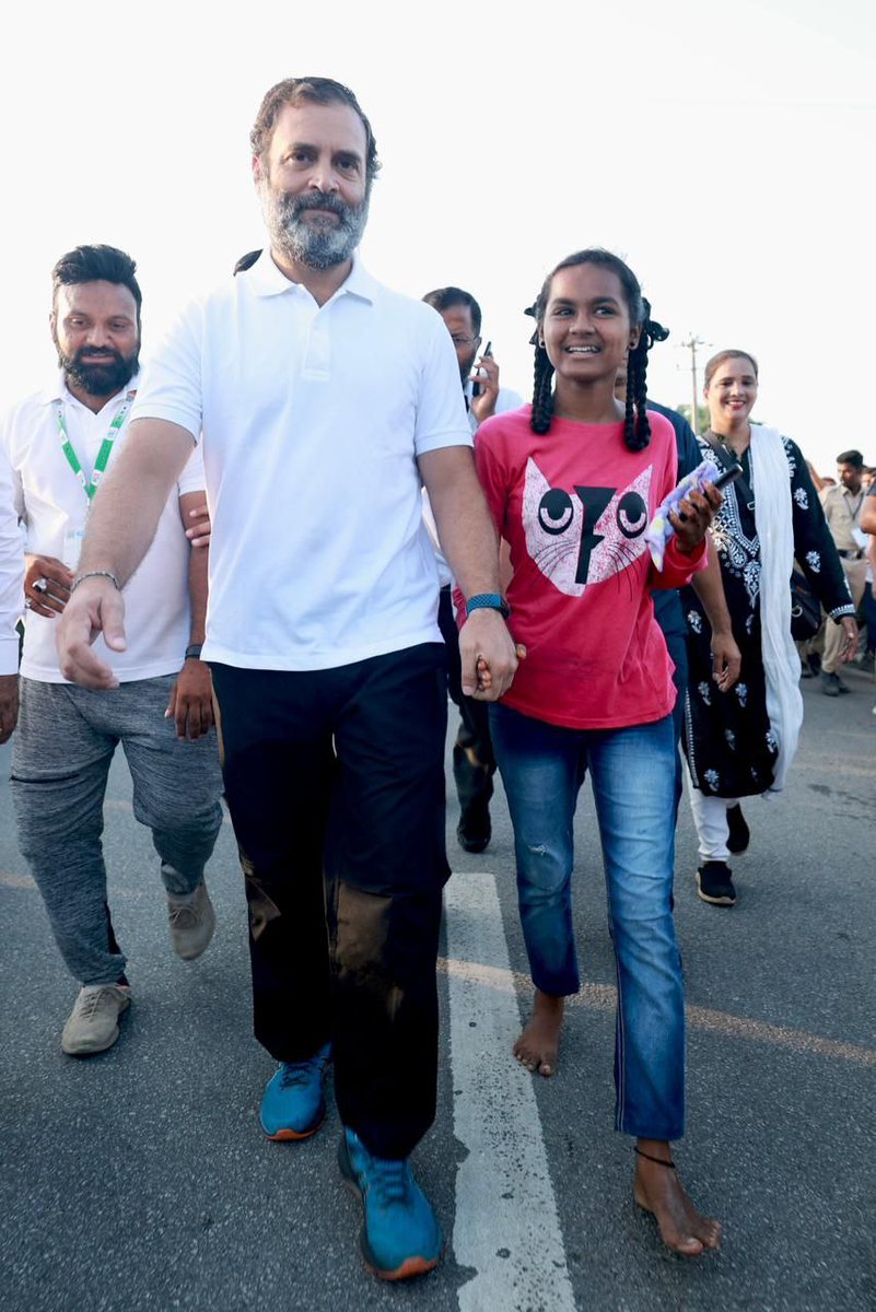 limeka_chophy's tweet photo. India is destined to reach greater heights,, when the young minds work hand-in-hand together. 

#BharatJodoYatra 🧡🤍💚 https://t.co/uVqcluY1F5