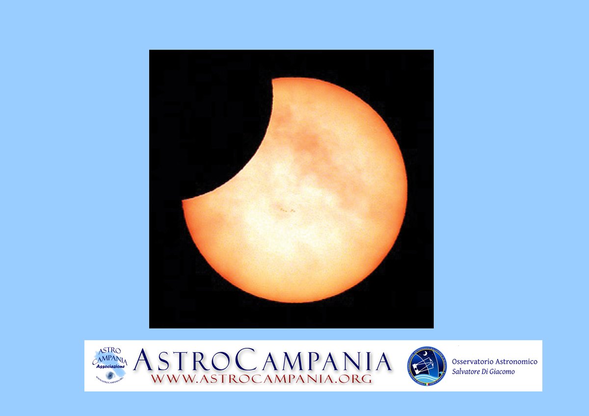 astrocampania's tweet photo. Eclissi parziale di Sole  22 ottobre 2022 - https://t.co/gdQEgnGGgY 
ECLISSI Parziale di Sole del 22/10/2022 

Durante una eclissi di Sole parziale la Luna va ad interporsi lunga la linea di vista Terra-Sole nascondendo parzialmente  il disco solare, l'evento è osservabile ... https://t.co/EuCrjSIKqn