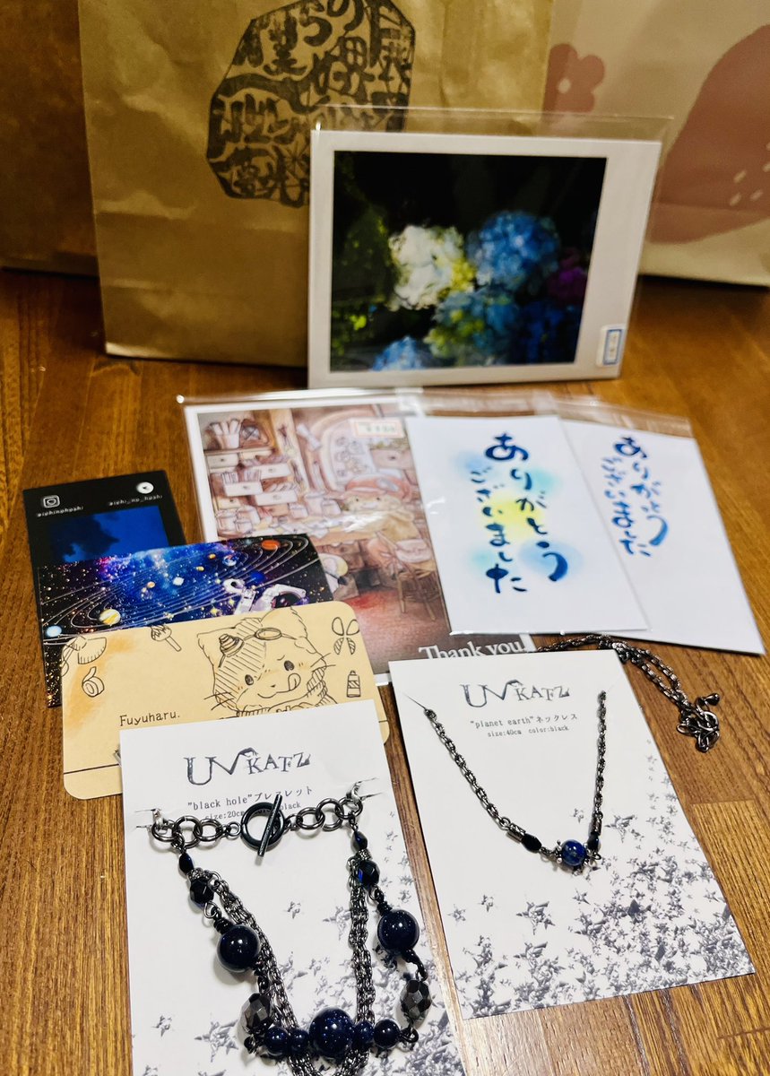 cock_tp's tweet photo. #僕らの世界展
#WILLMAKERS 最終章
今までたくさん楽しませていただきありがとうございました。明日伺えず心残りですがお迎えしたのは
@ichi_no_hoshi ポストカード
@777_haru777 Thank you card
@Ukatz_Uka ネックレス&ブレスレット
@ybocrw28sky ありがとうポチ袋
@0305_rkblt so proud of you 🧡 https://t.co/8jq9HSTd5a