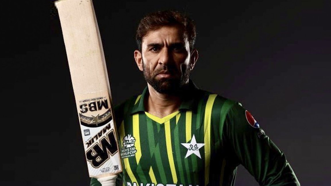 Abrish_farid's tweet photo. Amazing power hitting.❤️
Iftikhar chacha showing his class.❤️🔥. #PakVsInd ,#50 for #IftikharAhmed #MaaShaaAllah https://t.co/Bunf6mXqxs