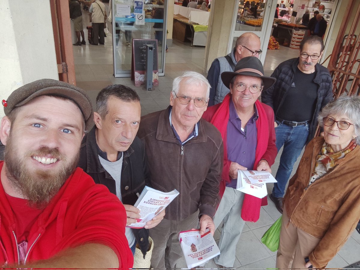 EtienneUn's tweet photo. Les communistes du Beaujolais sont ce dimanche matin au marché de Villefranche pour les salaires et les retraites, pour que nous puissions vivre dignement de notre travail!
#redisnotdead #PCF #salaires #retraite https://t.co/55htqyInof