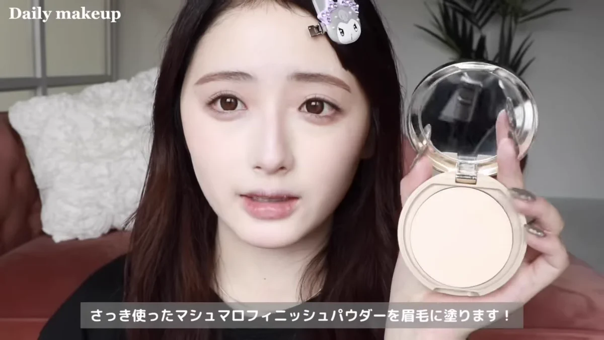 眉毛が濃いと悩んでいる方に！一気に垢抜ける方法！